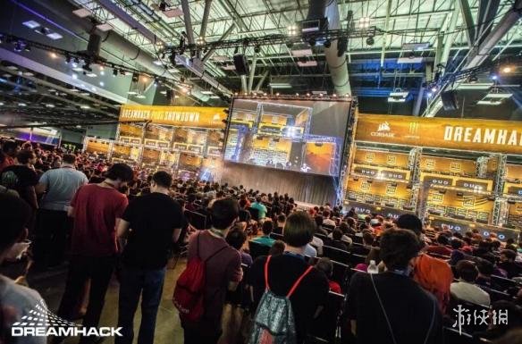 更为高大的 更为高大的