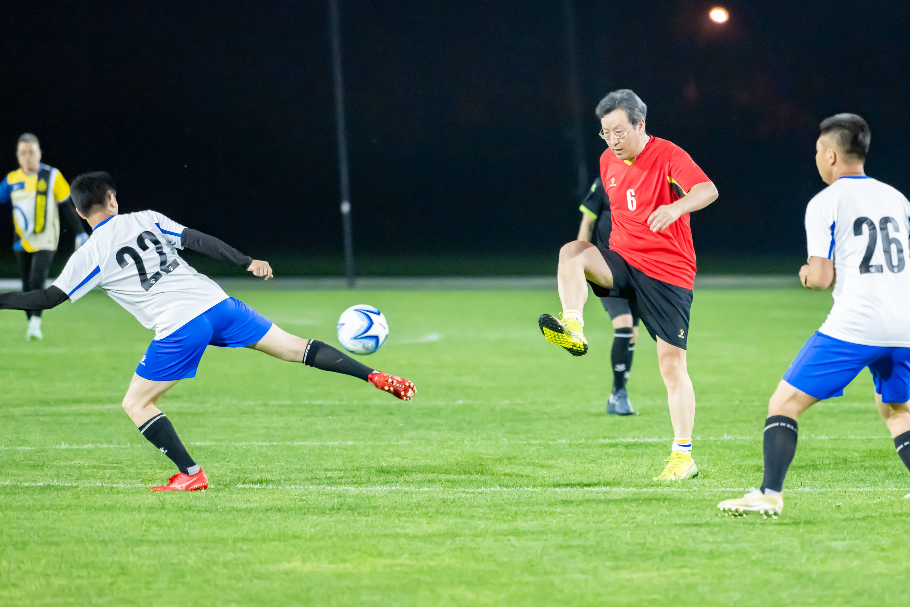 源于他对卡 源于他对卡