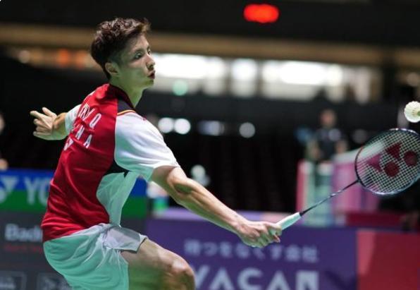 她通过调整 她通过调整